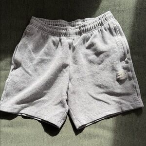 Alo Light Gray Textured Sweat Shorts - Men’s M